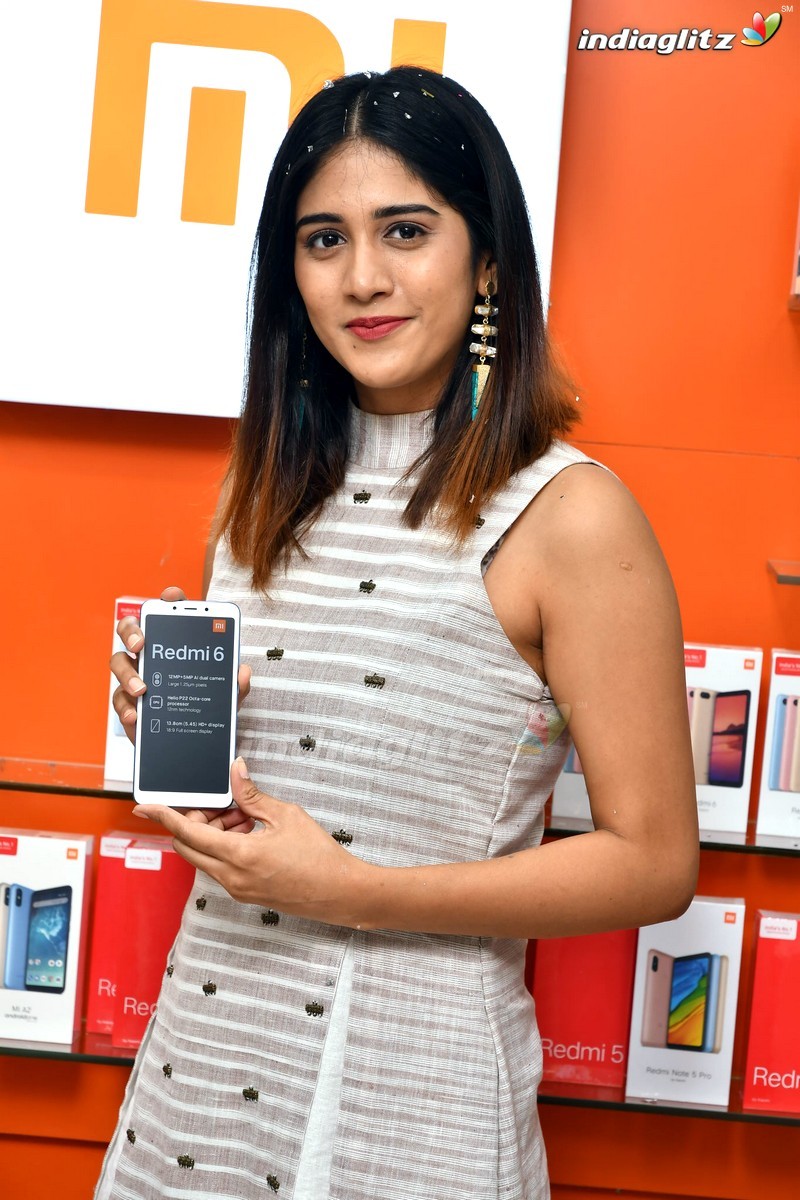 Chandini Chowdary Launches RedMi 6 Mobile