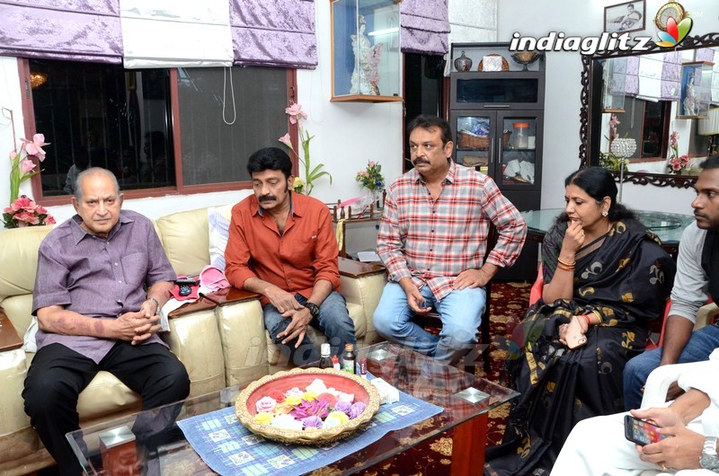 Chiranjeevi, Rajasekhar, Jeevitha Pay Last Respects To Vijaya Nirmala