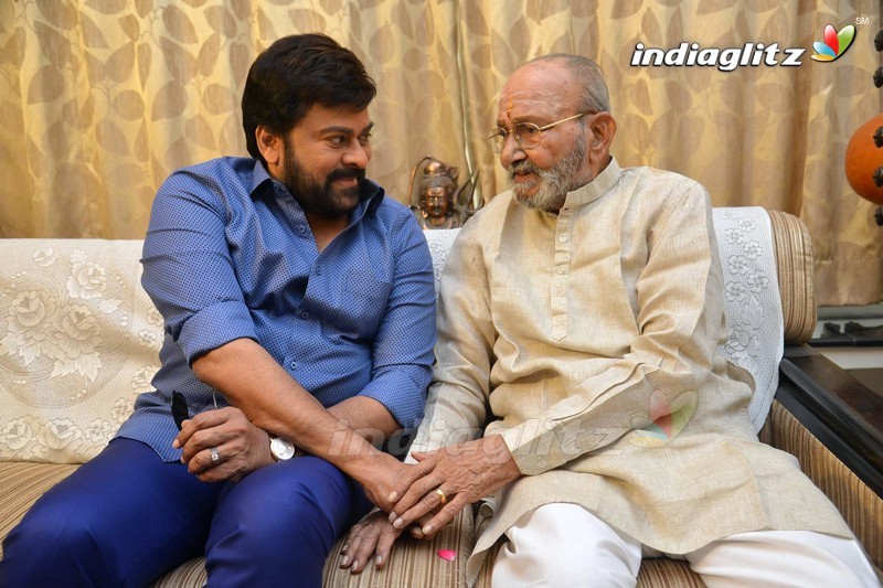 Chiranjeevi Meets Dadasaheb Phalke Awardee K Viswanath