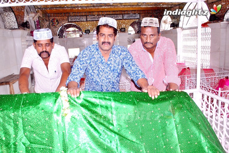 Team 'Chuttalabbai' Visits Kadapa Darga