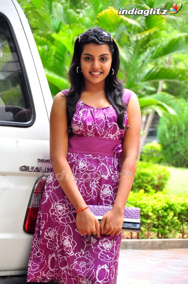 Divya Nagesh Special Gallery