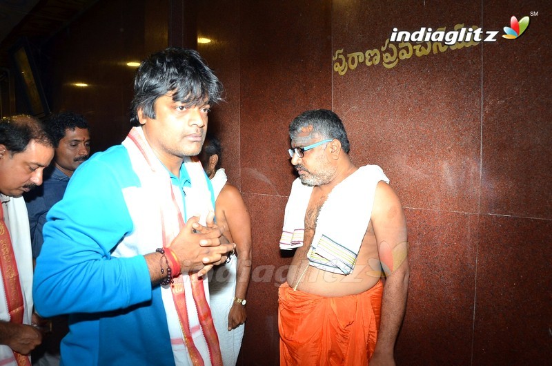 'Gaddalakonda Ganesh' Team @ Durga Temple, Vijayawada