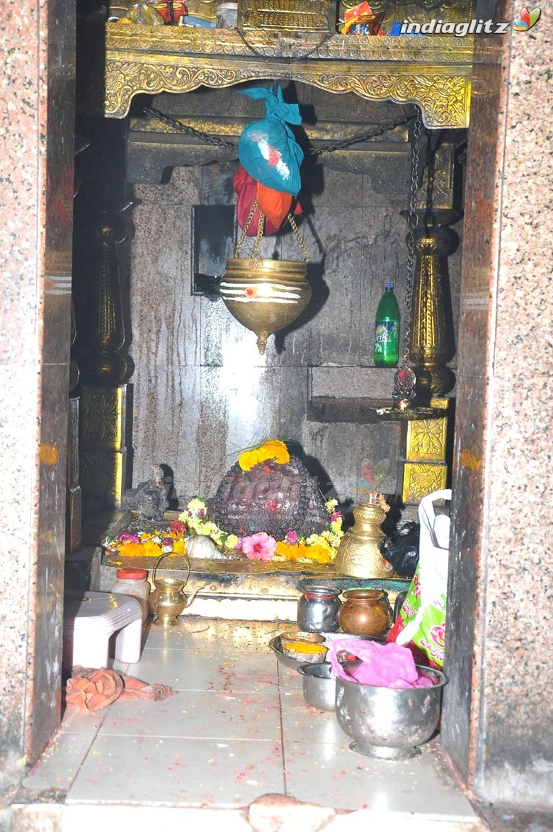'Gautamiputra Satakarni' Team At Koti Lingala Temple, Karimnagar