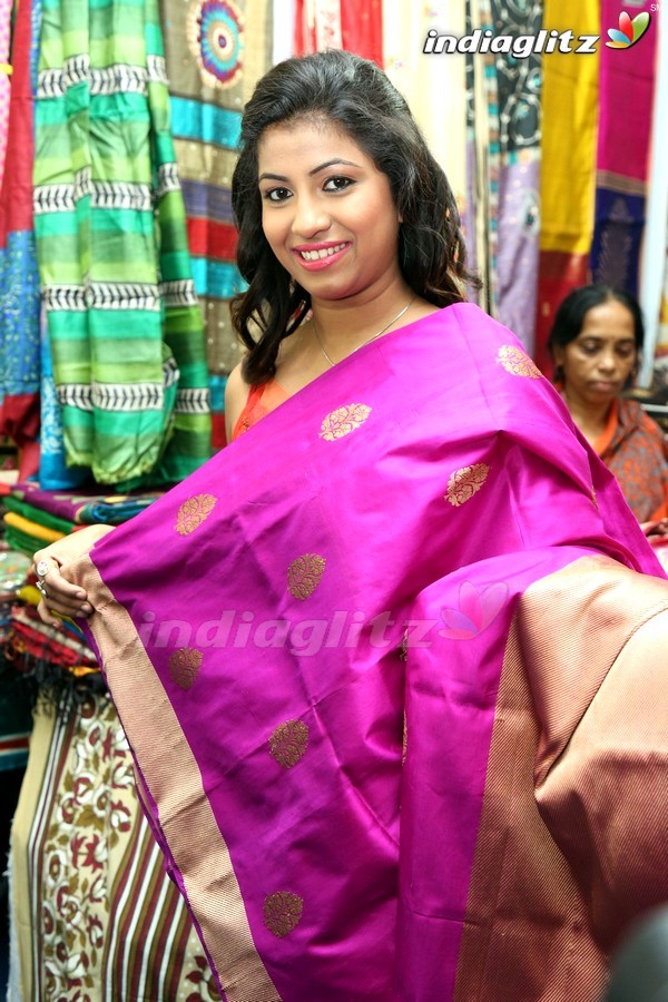 Geethanjali Launches National Silk Expo at Sri Satyasai Nigamagamam