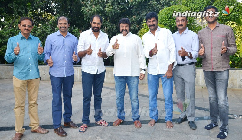 Balakrishna flags off 100 temples tour by fans for 'Gautamiputra Satakarni'