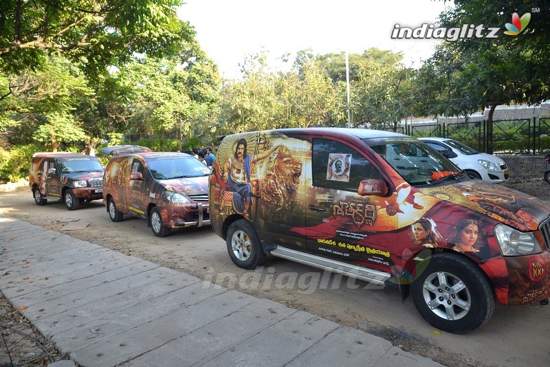 Balakrishna flags off 100 temples tour by fans for 'Gautamiputra Satakarni'