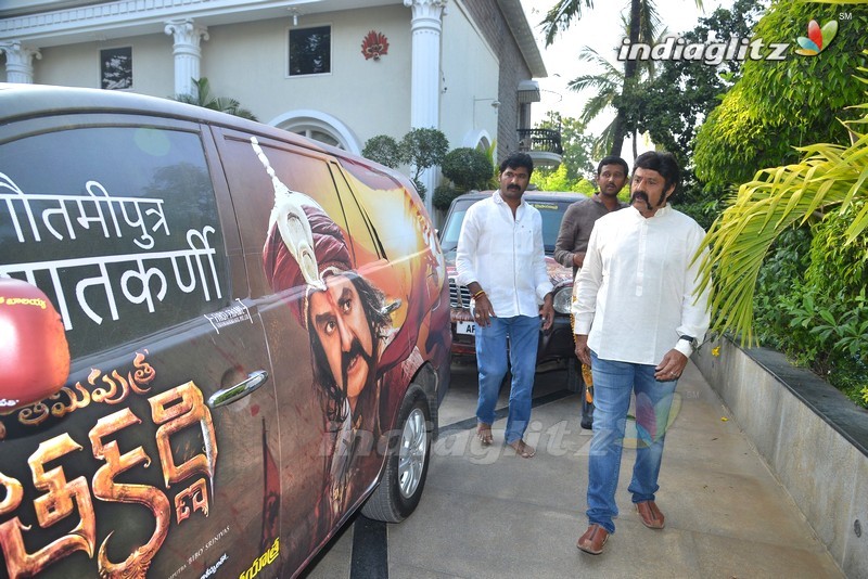 Balakrishna flags off 100 temples tour by fans for 'Gautamiputra Satakarni'