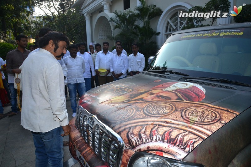 Balakrishna flags off 100 temples tour by fans for 'Gautamiputra Satakarni'