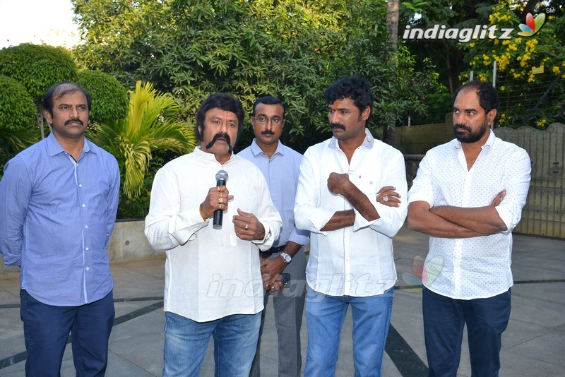 Balakrishna flags off 100 temples tour by fans for 'Gautamiputra Satakarni'