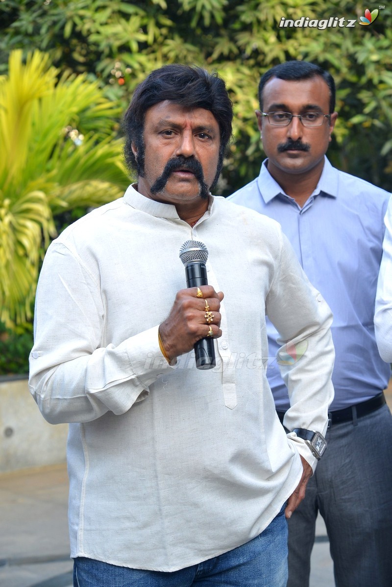 Balakrishna flags off 100 temples tour by fans for 'Gautamiputra Satakarni'