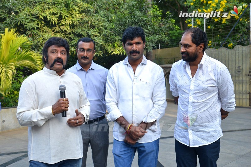 Balakrishna flags off 100 temples tour by fans for 'Gautamiputra Satakarni'