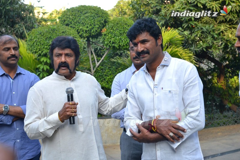 Balakrishna flags off 100 temples tour by fans for 'Gautamiputra Satakarni'