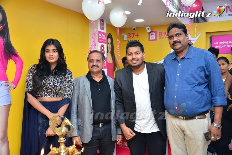 Hebah Patel @ B New Mobile Store Launch