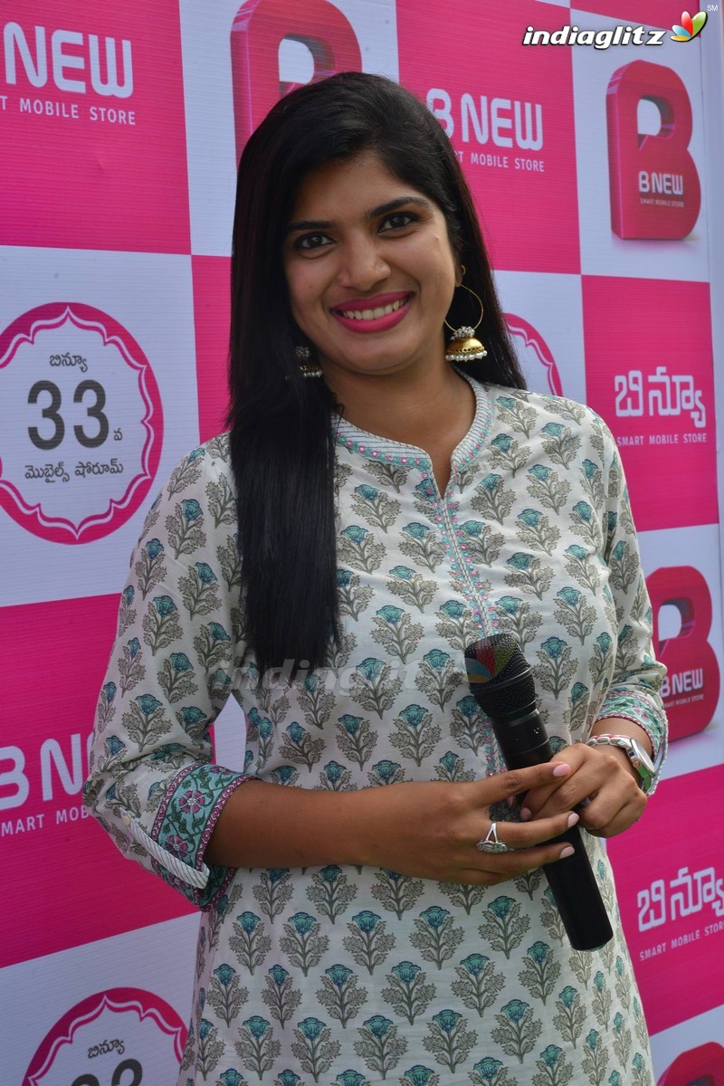 Hebah Patel Launches B New Mobile Store @ Tenali