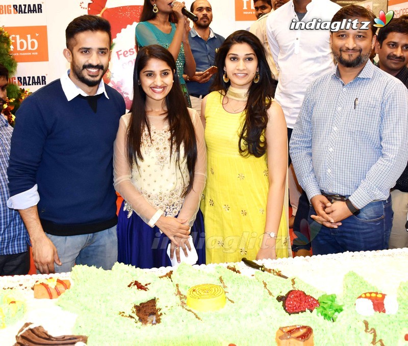 'Idi Maa Prema Katha' Team Unveils The Largest Cake in Hyd @ Big Bazaar