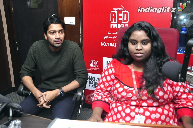 'Intlo Deyyam Naakem Bhayam' Team @ Red FM