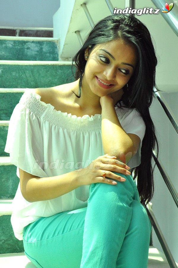 Janani Iyer Special Gallery
