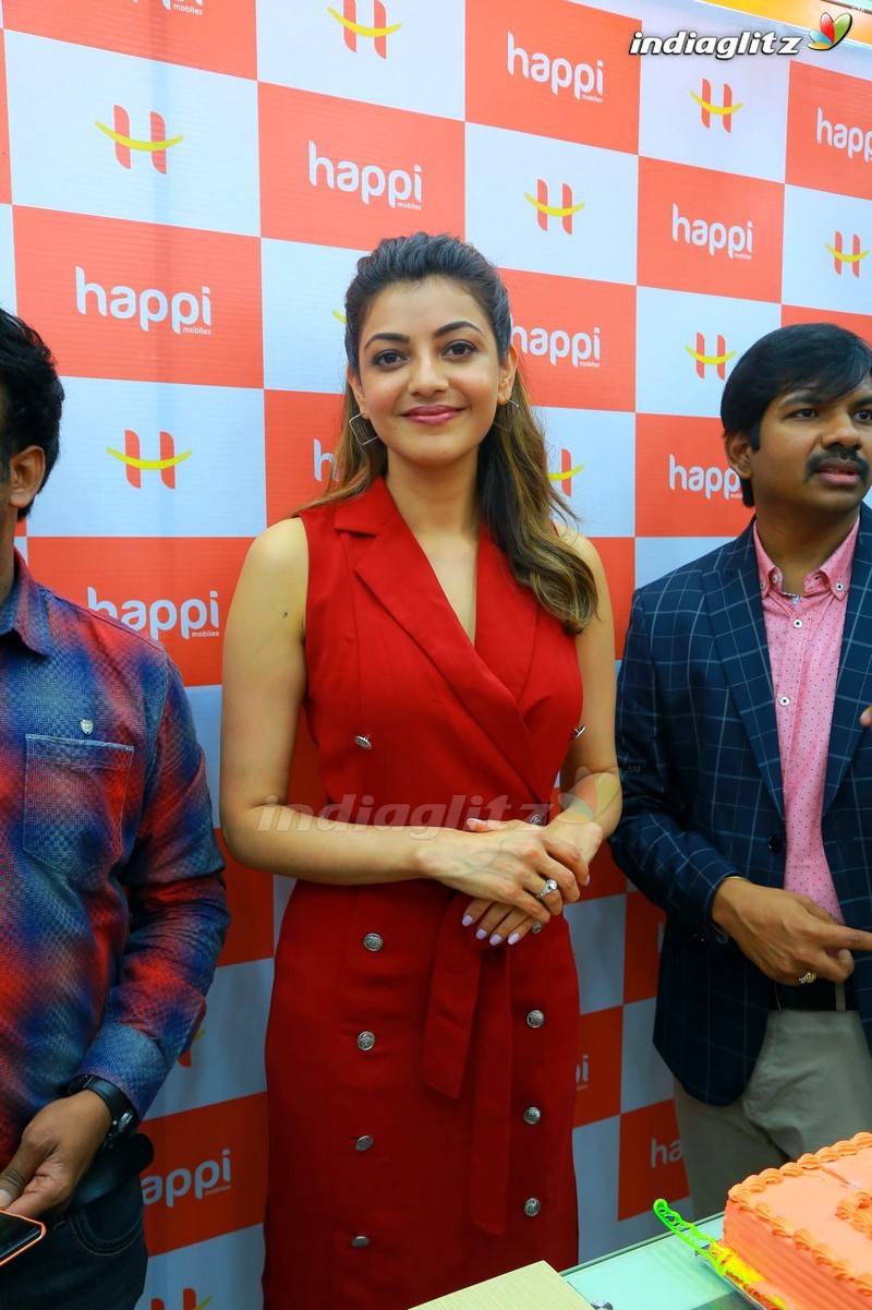 Kajal Agarwal Launches Happi Mobiles @ Hanumakonda
