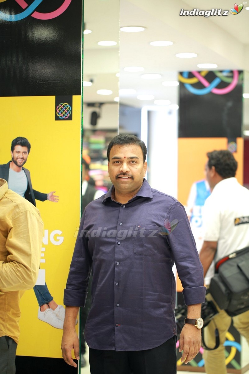 Catherine, Mahreen Launches KLM Fashion Mall @ Vizag