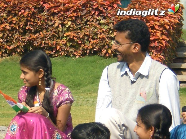 'Leader' Team Celebrate R-Day With Little Champs