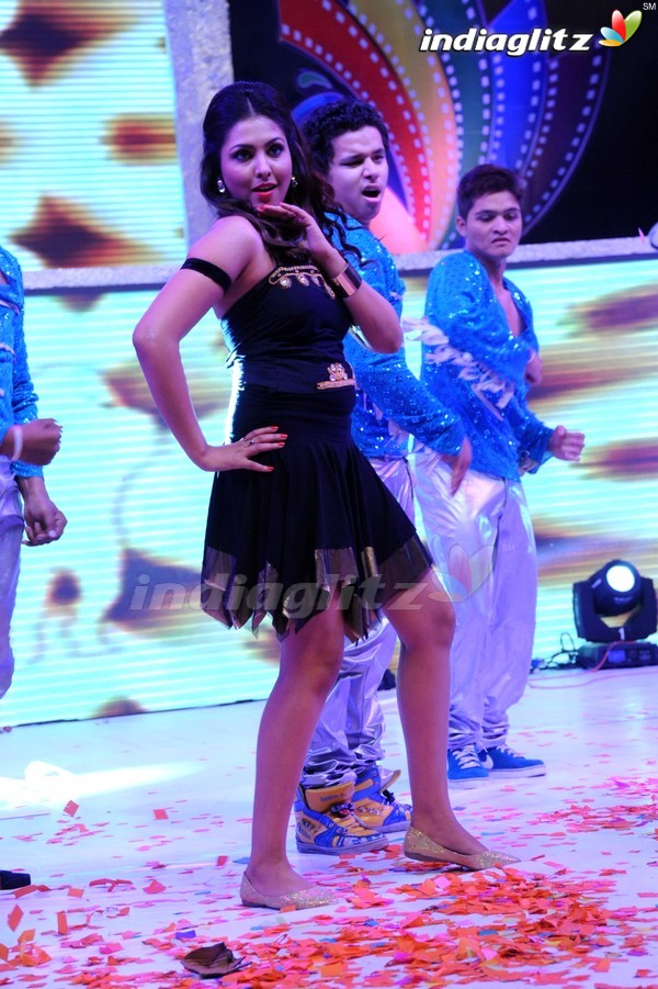 Madhu Shalini Special Dance Performance
