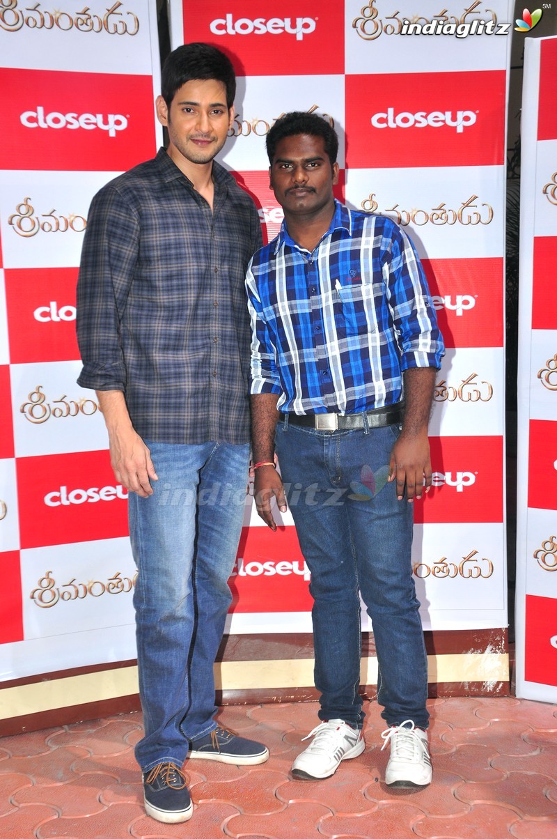 Mahesh Babu Meets Close Up 'Srimanthudu' Contest Winners