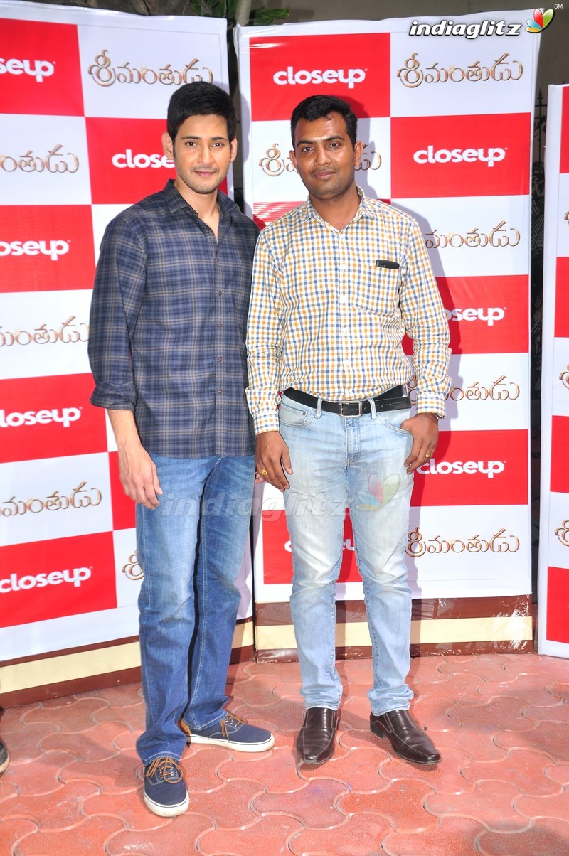 Mahesh Babu Meets Close Up 'Srimanthudu' Contest Winners