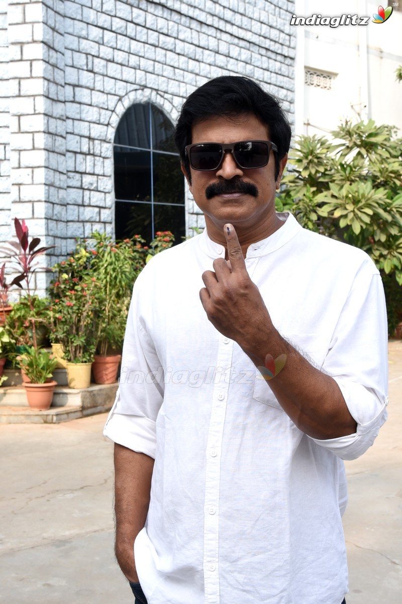 Mahesh Babu, Rana Cast Their Votes In Telangana Elections