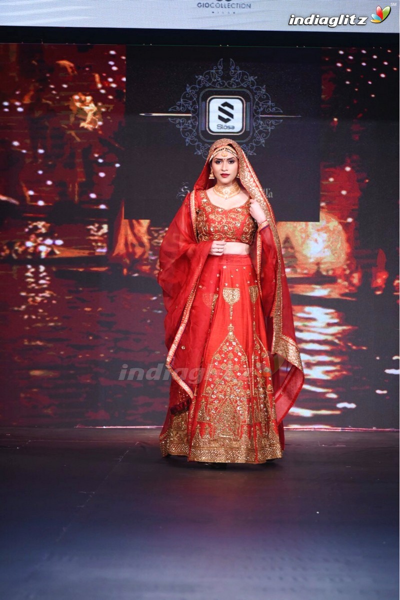 Mannara Chopra Ramp Walk At Fashion Show In Goa
