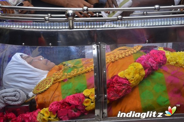 Celebs Pay Last Respect to Manorama