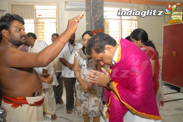 Mohan Babu Offers Special Pooja To Sri Sai Baba
