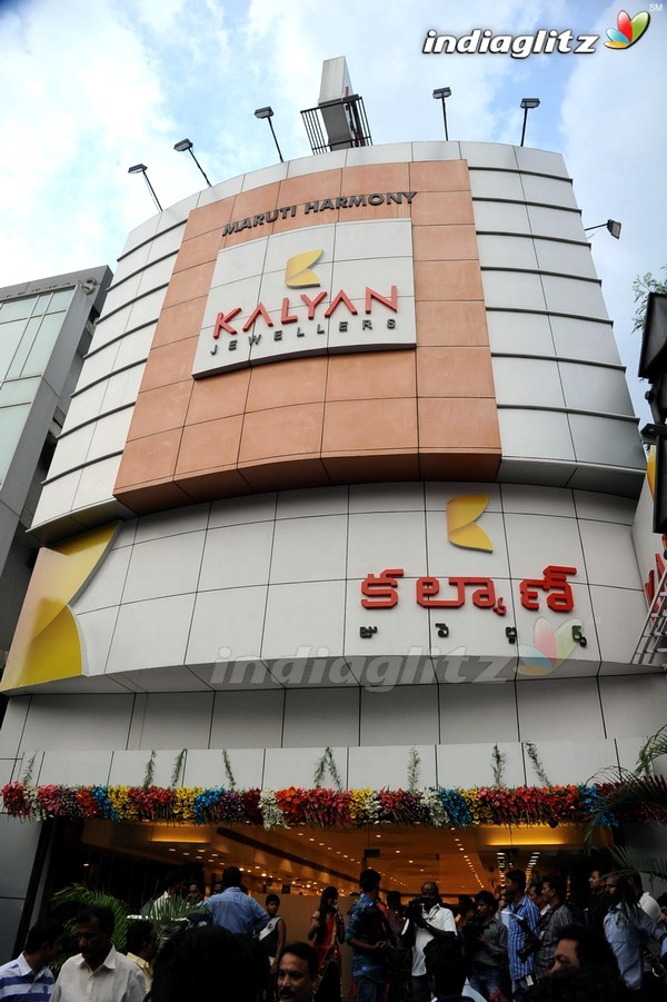 Nagarjuna Inaugurates Kalyan Jewellers In Panjagutta