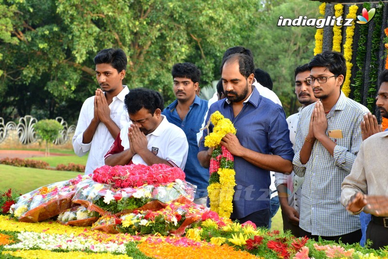 Nandamuri Family Pay Tribute to Sr NTR at NTR Ghat