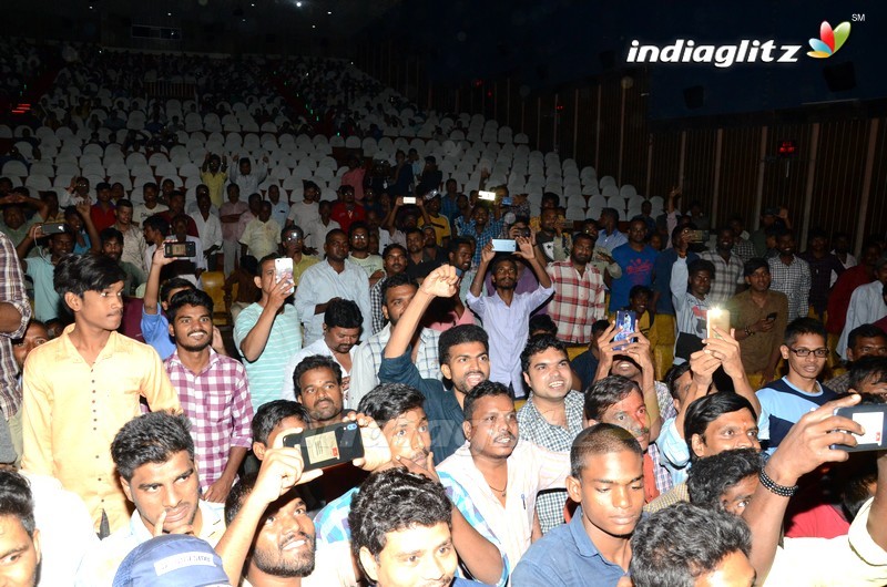 'Ninu Veedani Needanu Nene' Team Visits Sudarshan Theater