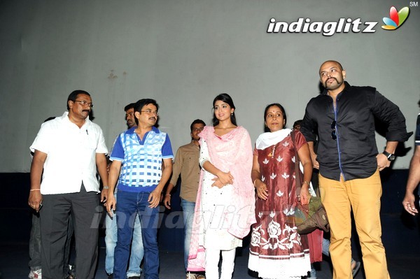 'Pavitra' Team Visits Theatres