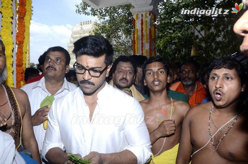 Two Mega heroes do Puja for Chiranjeevi on birthday