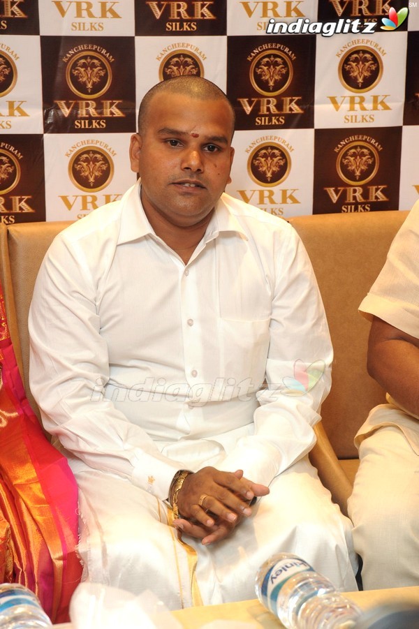 Pranitha Launches VRK Silks Showroom @ Kukatpally