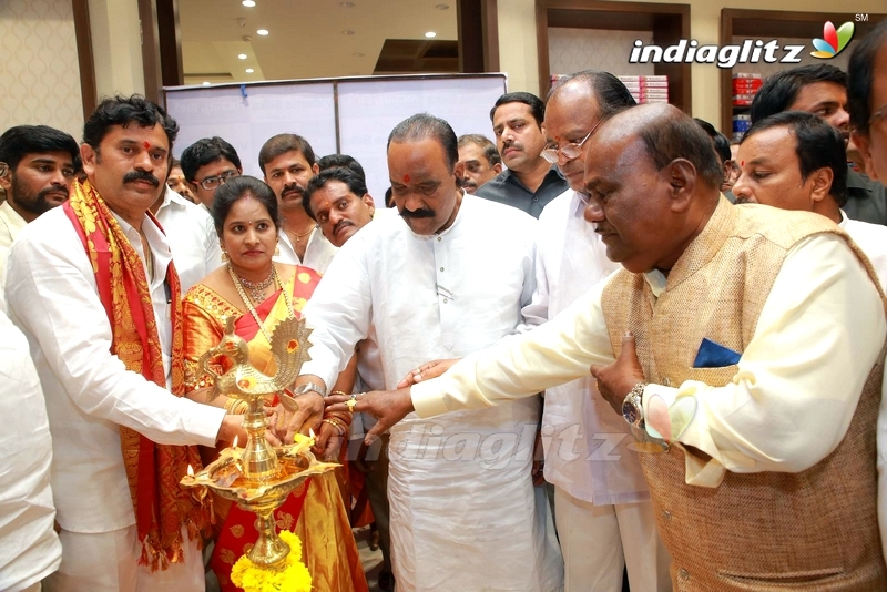 Pranitha Subhash Inaugurates Videms Silks Showroom at Vanasthalipuram