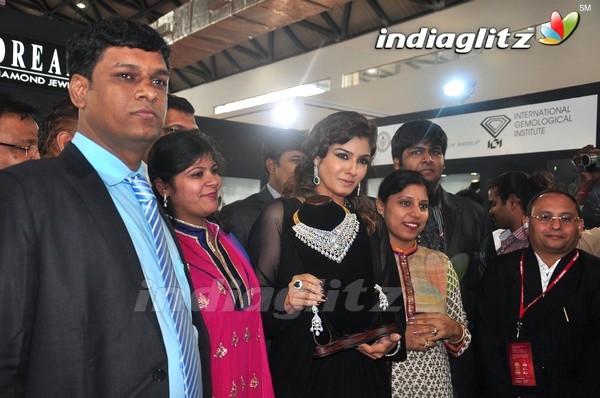 Raveena Tandon Launches 8th HIGJE