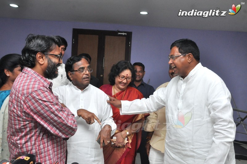 Telangana Leaders Watch 'Rudramadevi'
