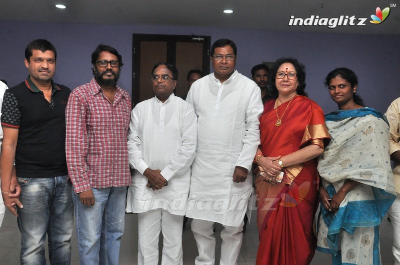 Telangana Leaders Watch 'Rudramadevi'