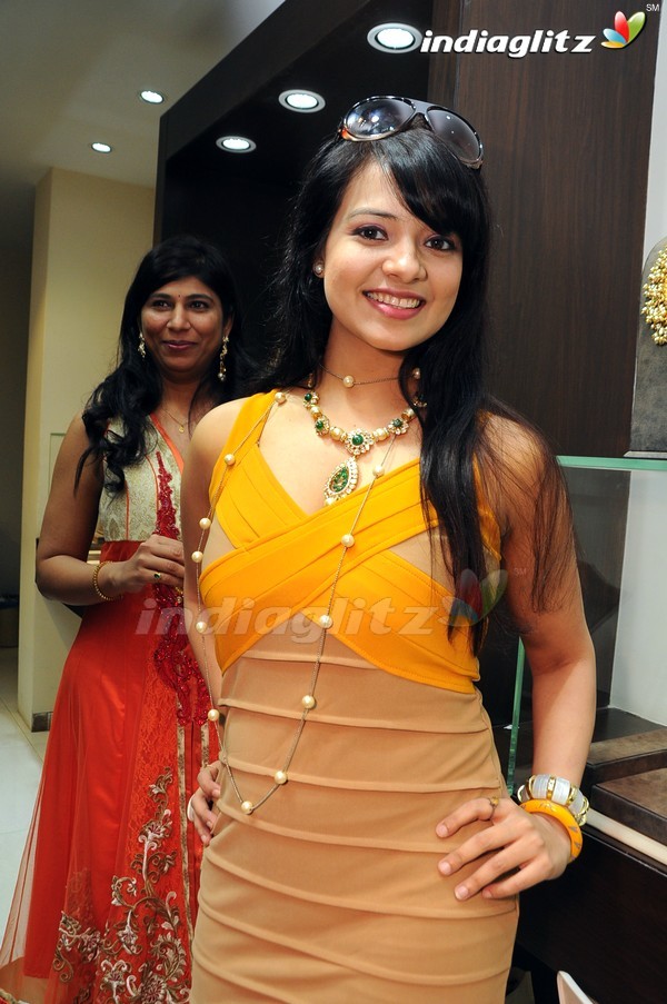 Saloni Launches Hiya Jewelery