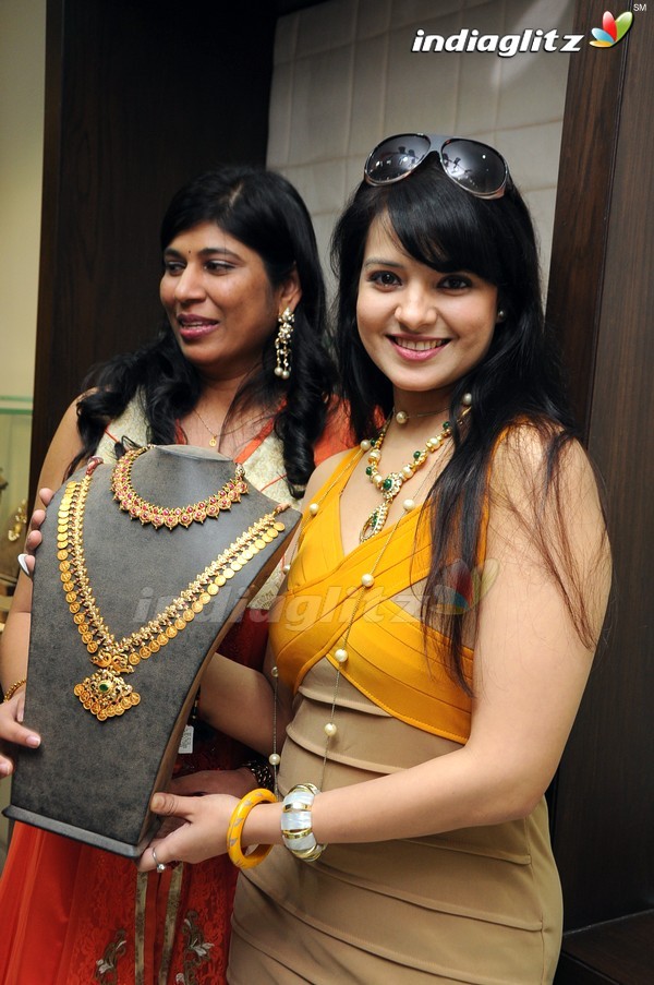 Saloni Launches Hiya Jewelery