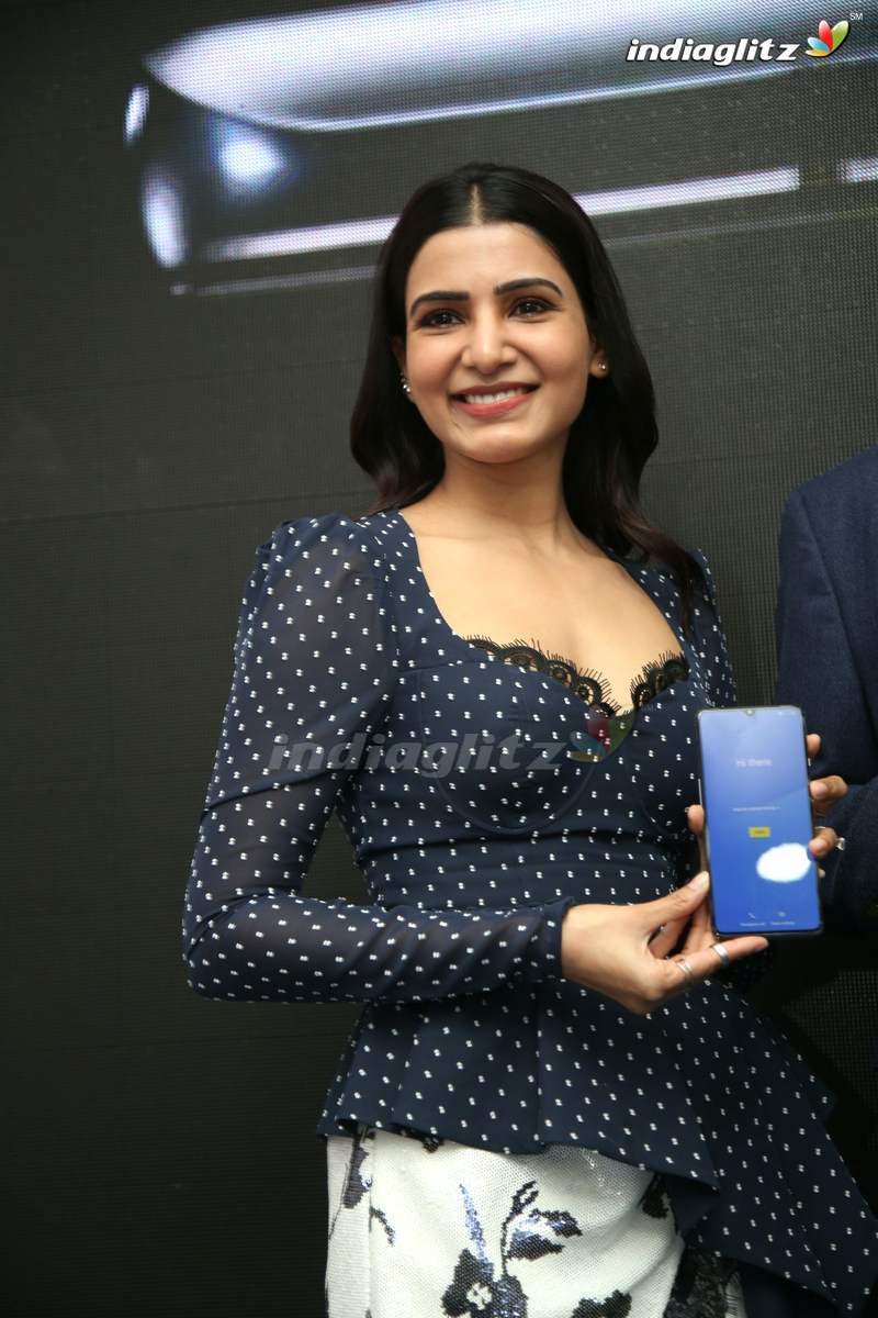 Samantha Launches Oneplus Mobile @ Big C
