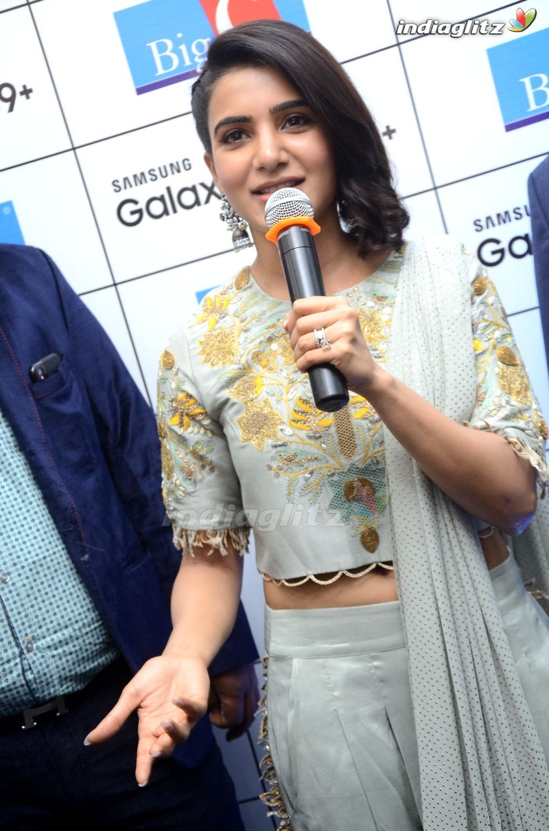 Samantha Launches Samsung S9 @ Bigc Kukatpally