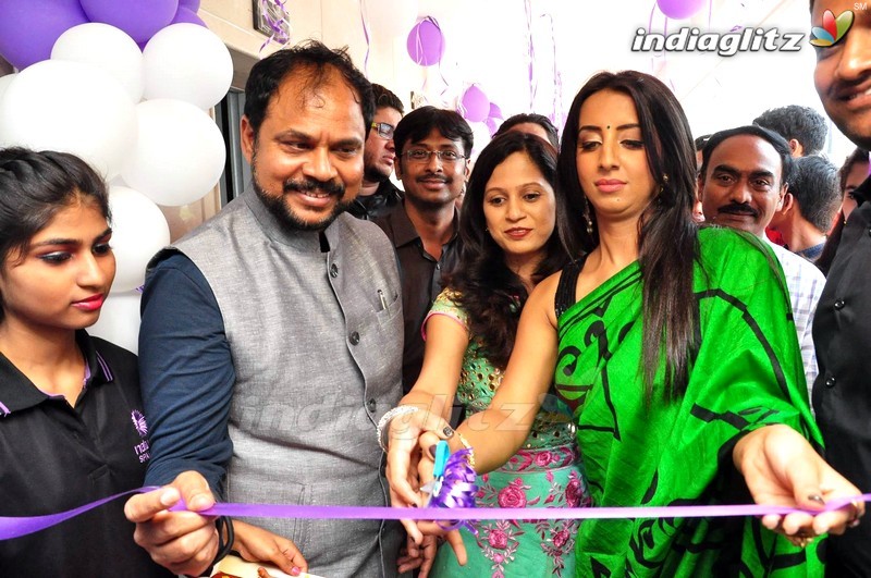 Sanjjanaa Galrani Launches Naturals Franchise Family Salon at Kavuri Hills