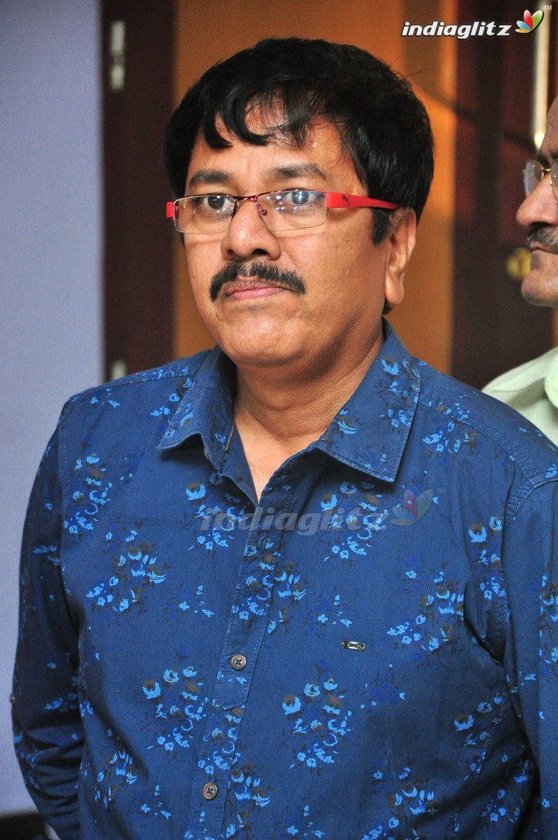 Shatrughan Sinha Watches 'Eedo Rakam Aado Rakam' @ Prasad Lab