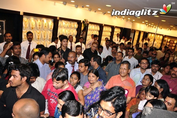 Shruti Haasan Launches Malabar Gold Showroom