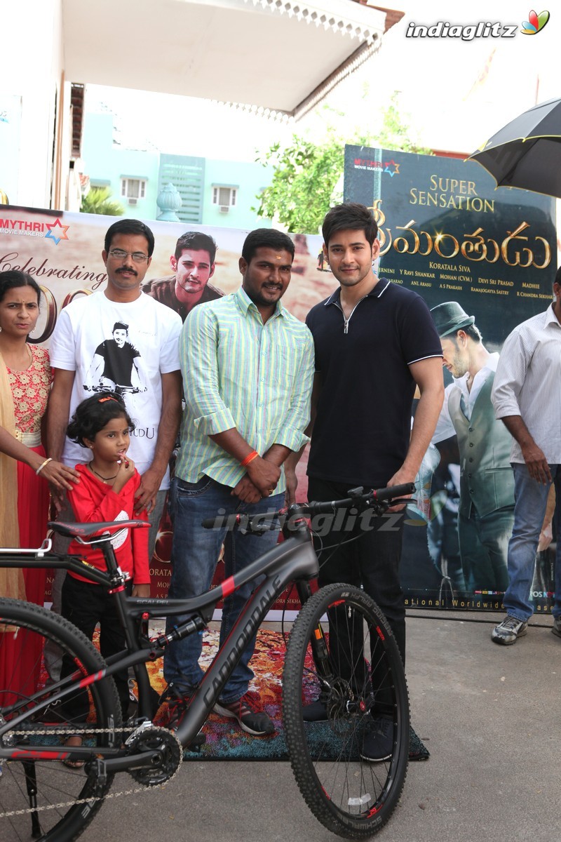 Mahesh Babu Presented Srimanthudu Bicycle To Contest Winner