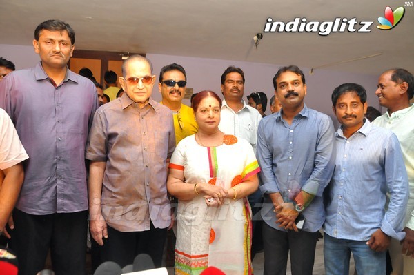 Krishna Watches 'Srimanthudu' With Family